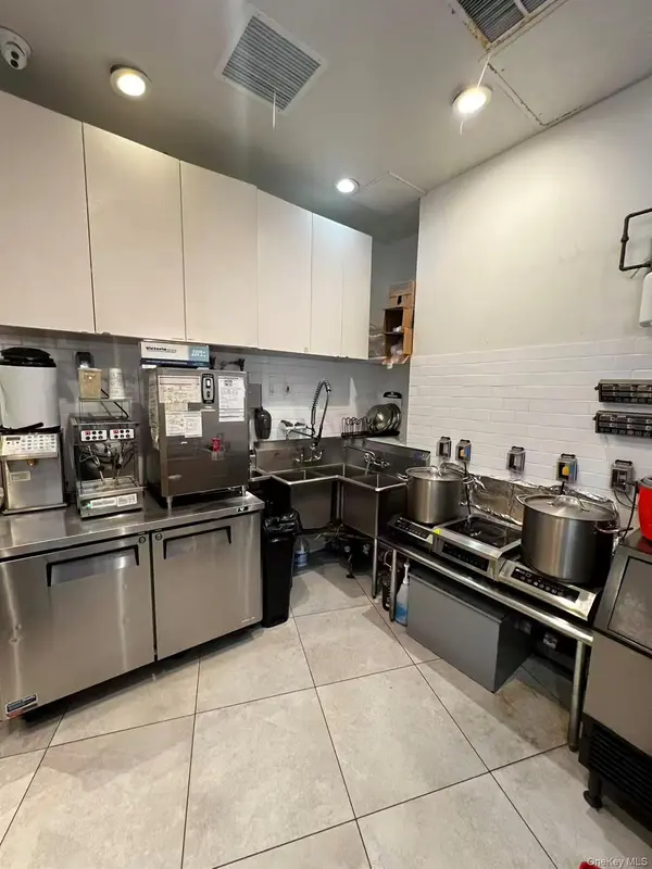 22-43 Jackson AVE, Long Island City, NY 11101