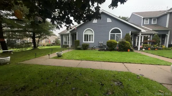 11 Eric DR, Middle Island, NY 11953