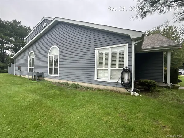 11 Eric DR, Middle Island, NY 11953