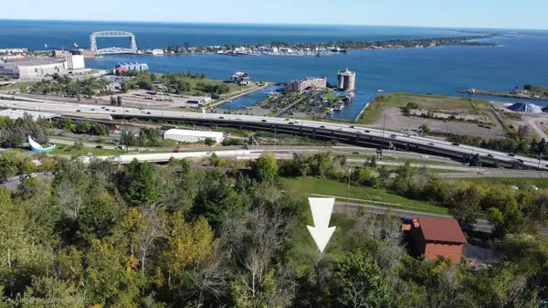 8xx W 1st St, Duluth, MN 55806
