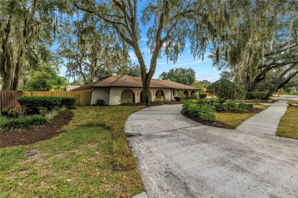 1116 N RIVERHILLS DR, Temple Terrace, FL 33617