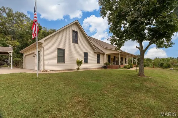 8945 State Route 14, Duquoin, IL 62832