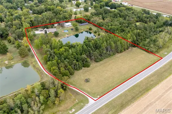 8945 State Route 14, Duquoin, IL 62832