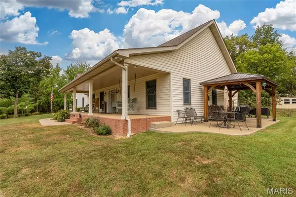 8945 State Route 14, Duquoin, IL 62832