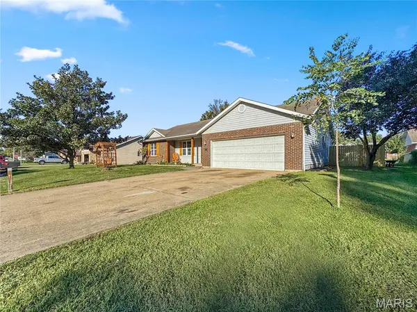 118 Osterhage DR, Waterloo, IL 62298