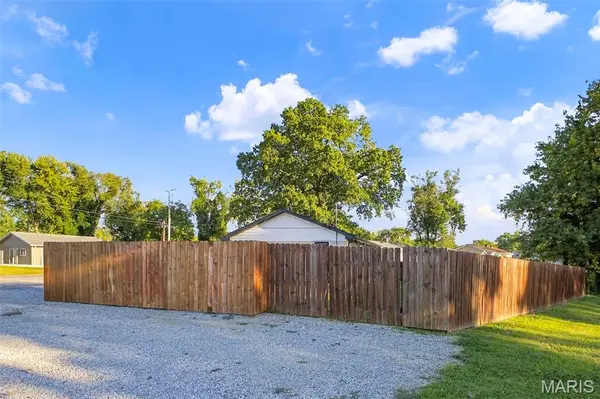 15 Cascade DR, Belleville, IL 62223