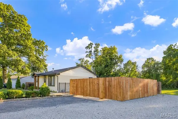 15 Cascade DR, Belleville, IL 62223