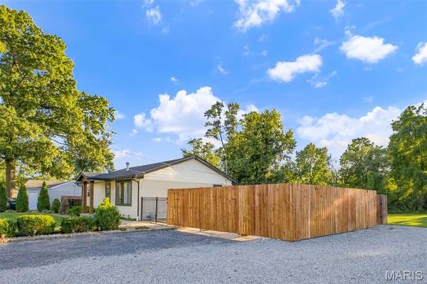 15 Cascade DR, Belleville, IL 62223