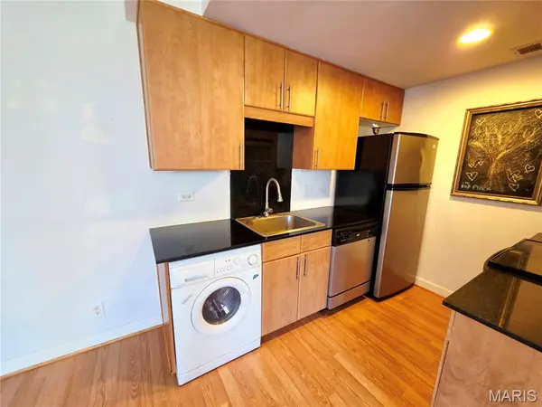 5696 Kingsbury AVE #303, St Louis, MO 63112