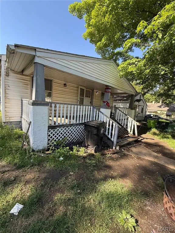 941 W waggoner, Decatur, IL 62522
