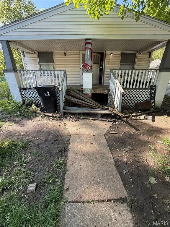 941 W waggoner, Decatur, IL 62522