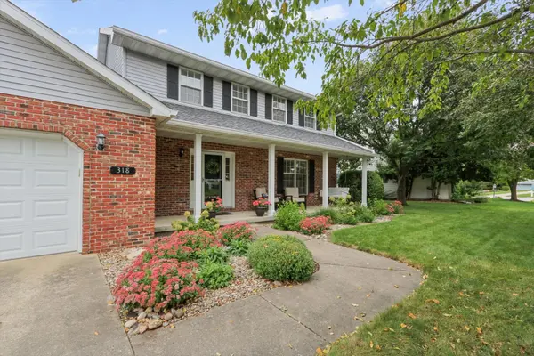 318 Gainesborough CT, Monticello, IL 61856