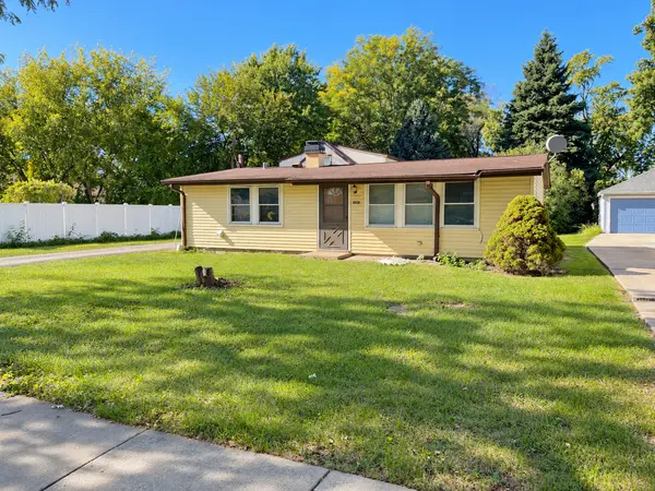 2086 Nimitz DR, Des Plaines, IL 60018