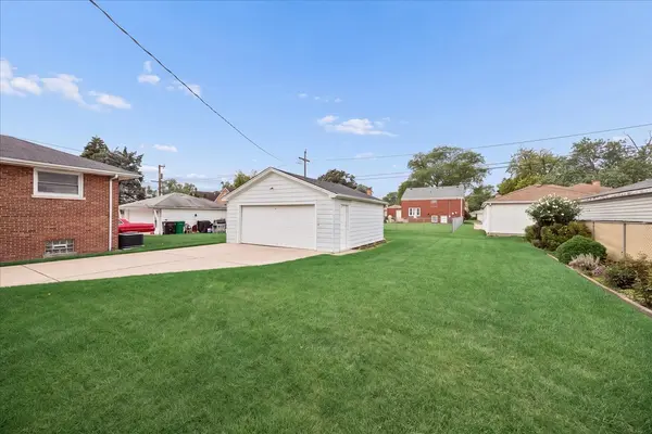 1864 Sunnyside AVE, Westchester, IL 60154