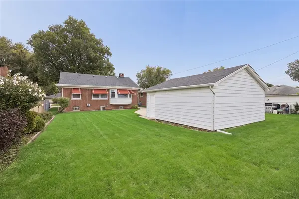 1864 Sunnyside AVE, Westchester, IL 60154
