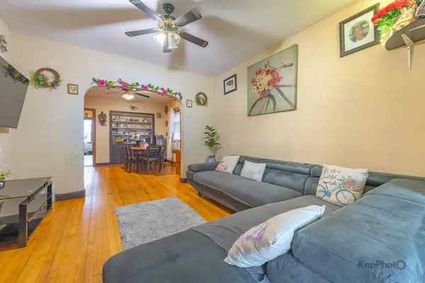 2135 N Latrobe AVE, Chicago, IL 60639