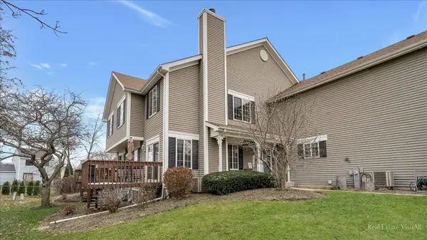 1312 Sandhurst LN #1312, South Elgin, IL 60177