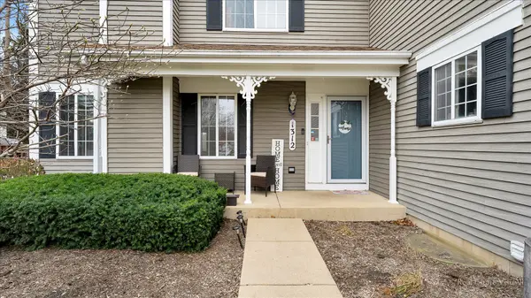 1312 Sandhurst LN #1312, South Elgin, IL 60177
