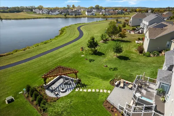 39W509 Norton Lake DR, St. Charles, IL 60175