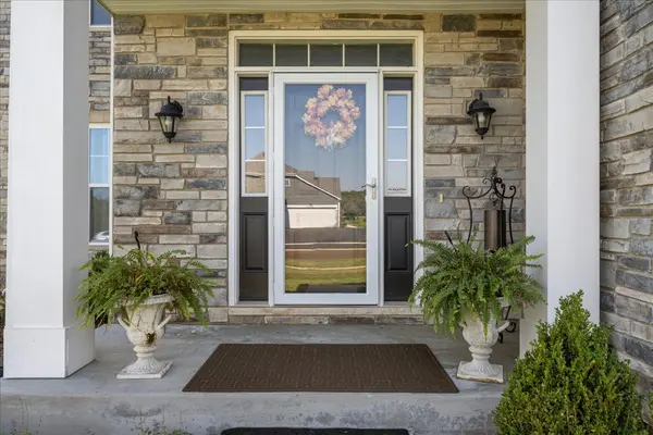 39W509 Norton Lake DR, St. Charles, IL 60175