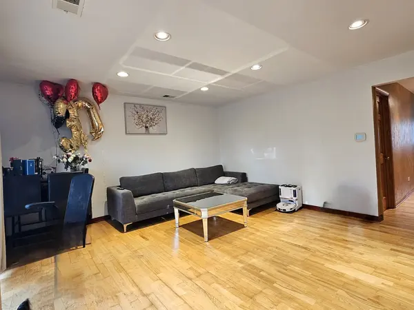 9709 Bianco TER #E, Des Plaines, IL 60016