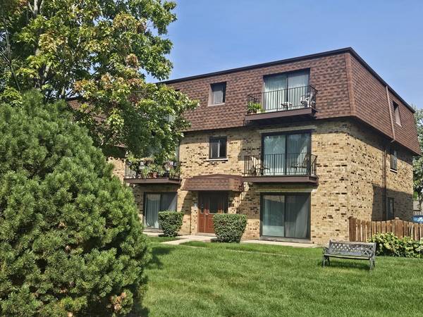 9709 Bianco TER #E, Des Plaines, IL 60016