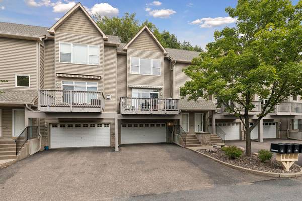 9820 Cove DR, Minnetonka, MN 55305