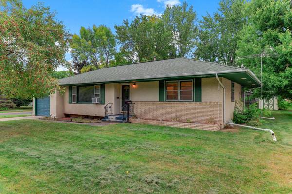330 10th AVE SW, Cambridge, MN 55008