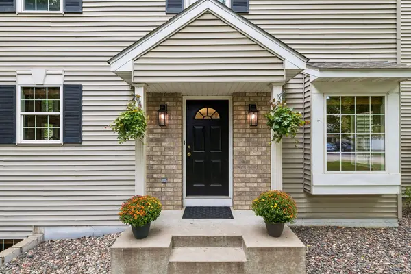 9370 Rath PL, Eden Prairie, MN 55347
