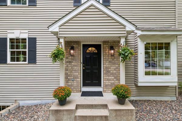 9370 Rath PL, Eden Prairie, MN 55347