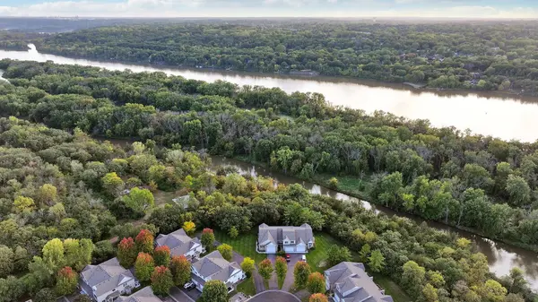 218 River Woods DR W, Saint Paul Park, MN 55071