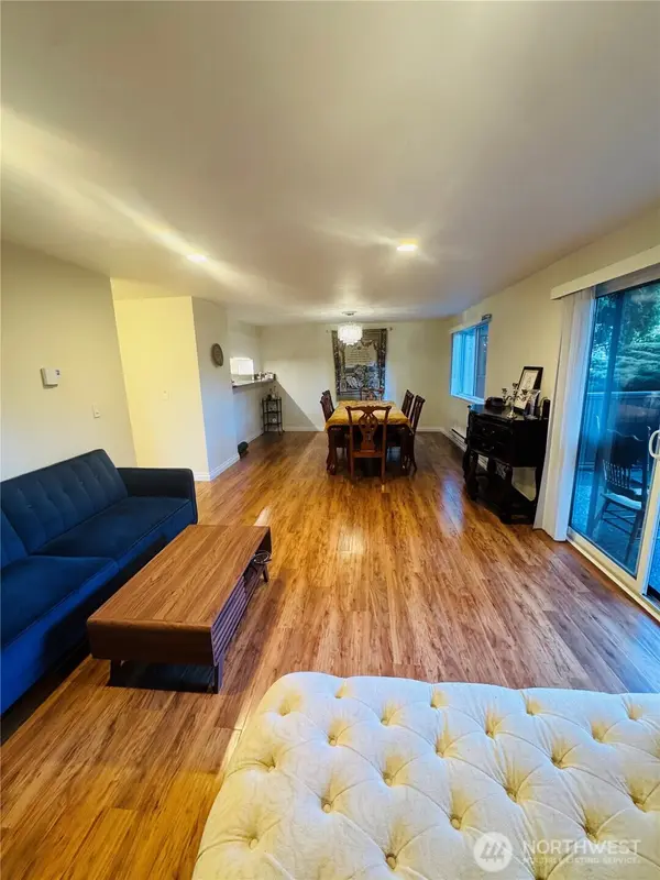 15609 NE 18th St #D104, Bellevue, WA 98008