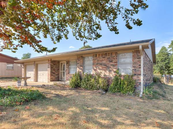 3323 Cox CIR, Choctaw, OK 73020