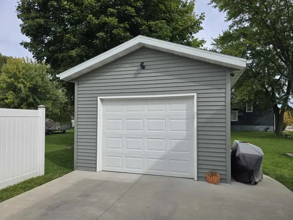 377 THOMAS ST, Fond Du Lac, WI 54935-3249