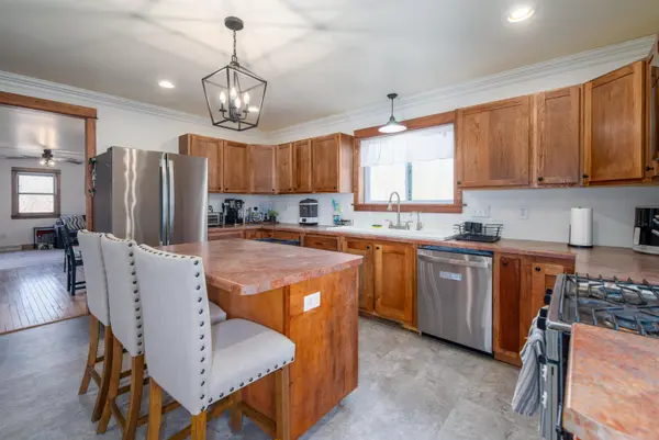 725 SHEARER ST, Waupaca, WI 54981