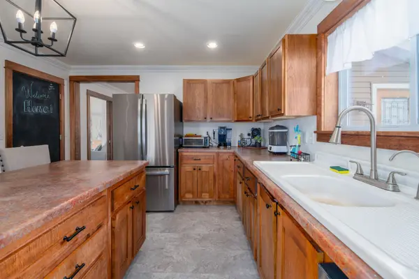 725 SHEARER ST, Waupaca, WI 54981