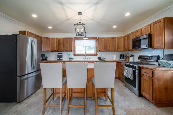725 SHEARER ST, Waupaca, WI 54981