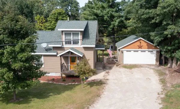 725 SHEARER ST, Waupaca, WI 54981