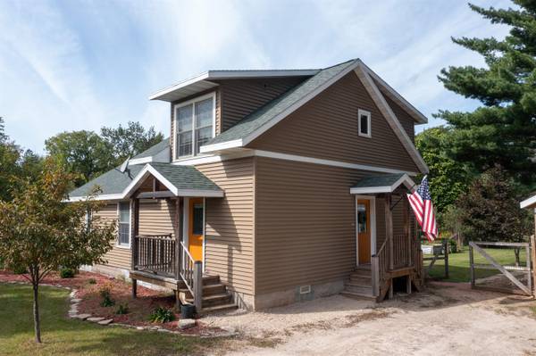 725 SHEARER ST, Waupaca, WI 54981