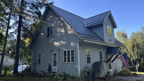 83 BUCHOLTZ PARK RD, Clintonville, WI 54929-1720