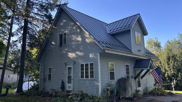 83 BUCHOLTZ PARK RD, Clintonville, WI 54929-1720