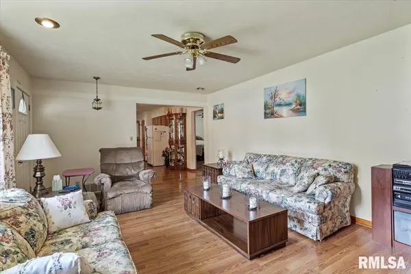 2240 GRANDVIEW AVE, Grandview, IL 62702-0000