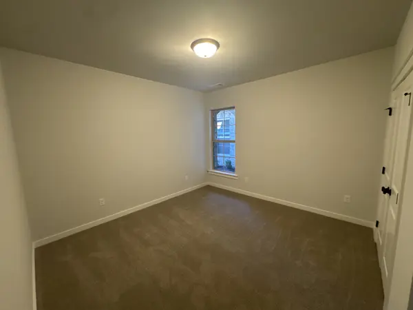 565 W Foxrun, Springfield, TN 37172