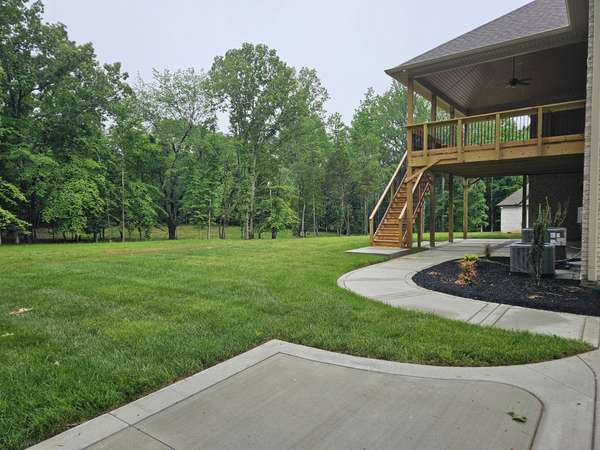 1280 Reda Dr, Clarksville, TN 37042