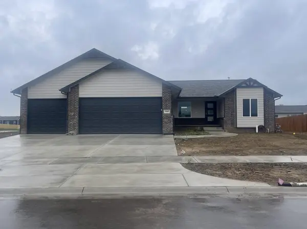 1605 E Arrowhead St, Andover, KS 67002