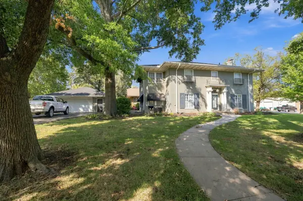 201 N Plum St, Eureka, KS 67045