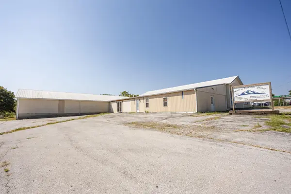610 W 3rd ST, Mountain Grove, MO 65711