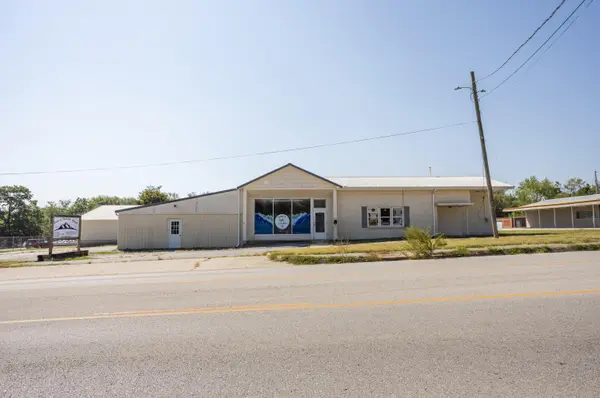 610 W 3rd ST, Mountain Grove, MO 65711