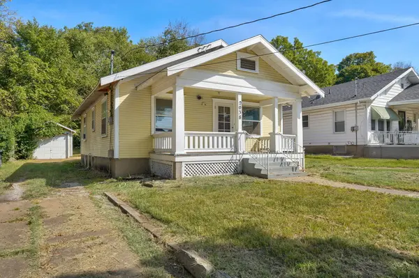 2038 N Douglas AVE, Springfield, MO 65803