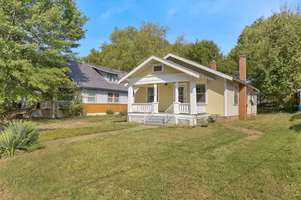 2038 N Douglas AVE, Springfield, MO 65803
